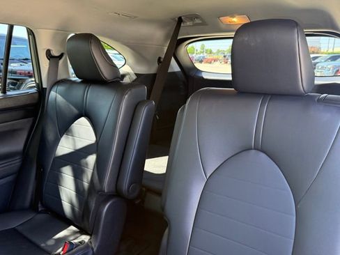 Used 2025 Toyota Highlander XLE FWD image 26