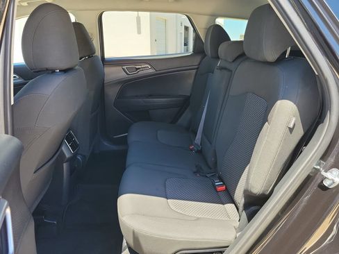 Used 2024 Kia Sportage LX AWD/4WD image 12