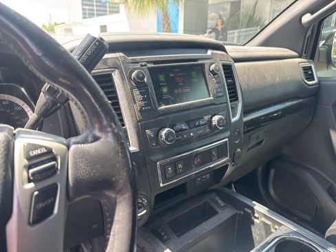 Used 2019 Nissan Titan SV w/ SV Convenience Package image 19