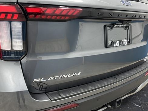 Used 2025 Ford Explorer Platinum w/ LUX Leather Package AWD/4WD image 45