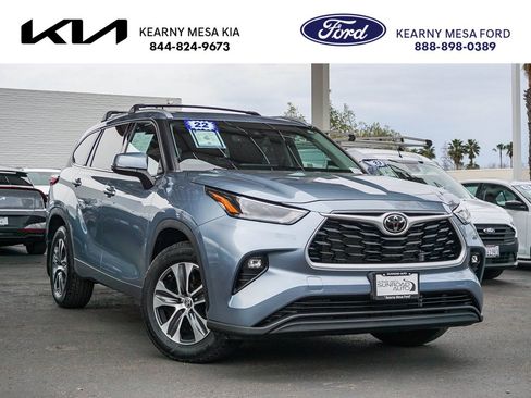 Used 2022 Toyota Highlander XLE image 1