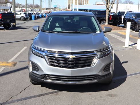 Used 2023 Chevrolet Equinox LT w/ Driver Convenience Package image 3