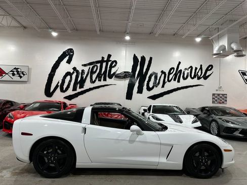 Used 2005 Chevrolet Corvette Coupe w/ Preferred Equipment Group RWD image 23