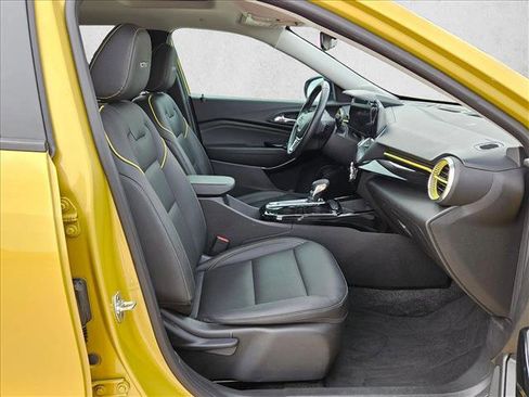 Used 2024 Chevrolet Trax ACTIV w/ Sunroof Package FWD image 21