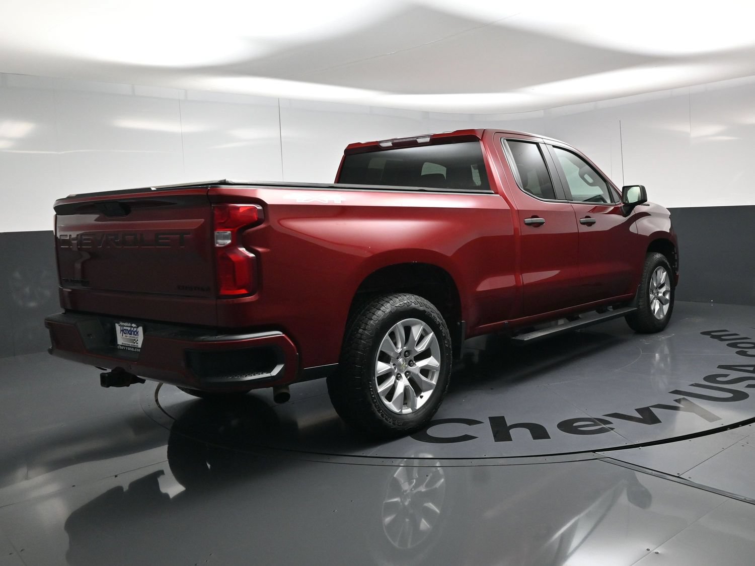 Used 2020 Chevrolet Silverado 1500 Custom w/ Custom Value Package AWD/4WD image 9