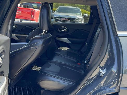 Used 2018 Jeep Cherokee Latitude Plus w/ Cold Weather Group AWD/4WD image 17