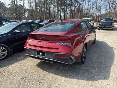 Used 2025 Hyundai Elantra Sport image 9