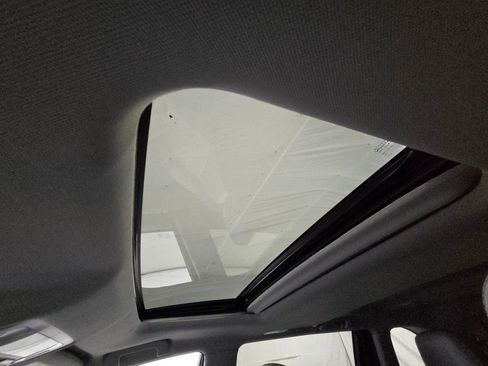 Used 2018 Toyota Highlander XLE image 12