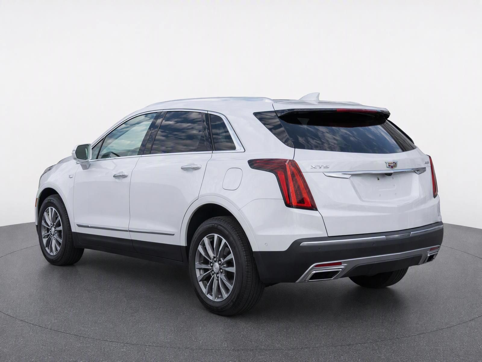 Used 2021 Cadillac XT5 Premium Luxury FWD image 3