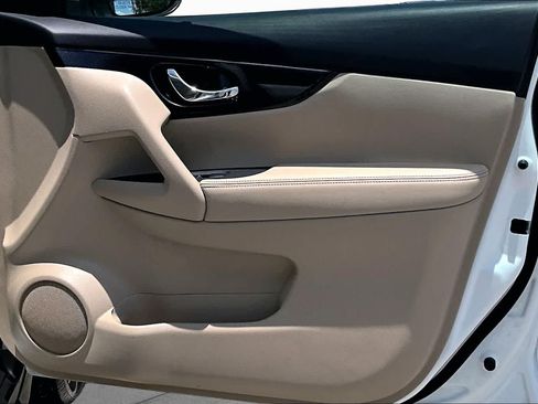 Used 2020 Nissan Rogue SL w/ Premium Package FWD image 27
