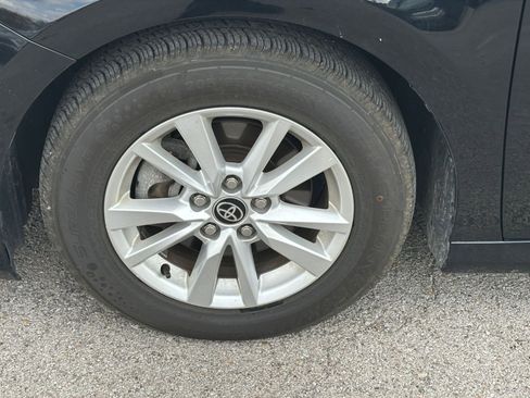 Used 2025 Toyota Camry LE image 29