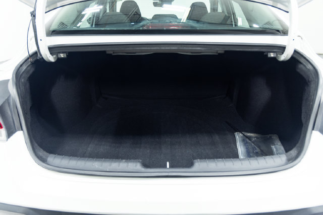 Used 2024 Hyundai Elantra SEL FWD image 9