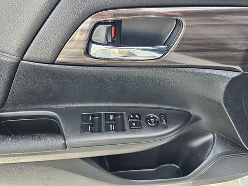 Used 2017 Honda Accord Hybrid Sedan image 25