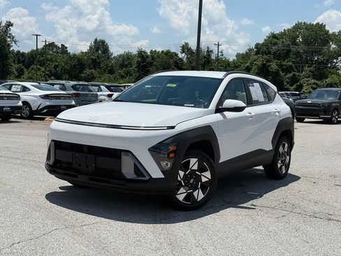Used 2024 Hyundai Kona SEL AWD/4WD image 3