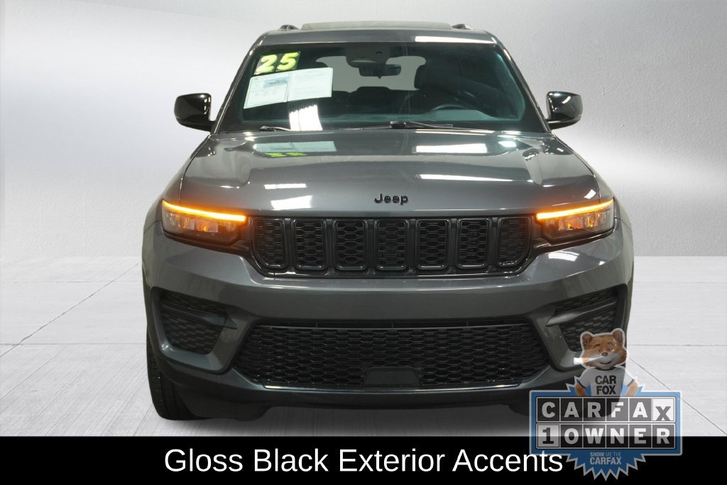Used 2025 Jeep Grand Cherokee Altitude AWD/4WD image 13