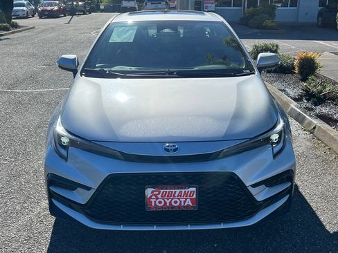 Certified 2025 Toyota Corolla SE w/ SE Premium Package AWD/4WD image 4
