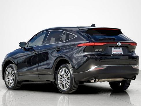 Certified 2023 Toyota Venza Limited image 3