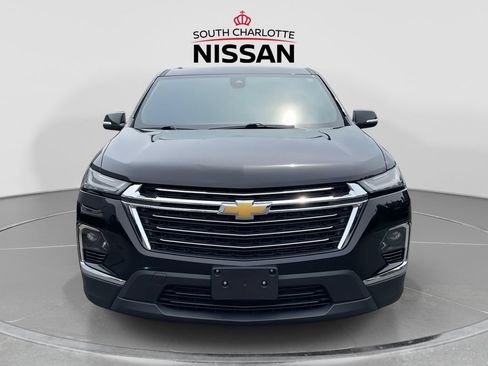 Used 2023 Chevrolet Traverse LT FWD image 2