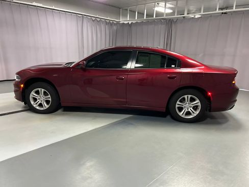 Used 2019 Dodge Charger SXT w/ Leather Interior Group RWD image 4