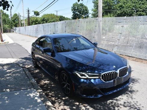 Used 2023 BMW 530e xDrive w/ M Sport Package AWD/4WD image 4