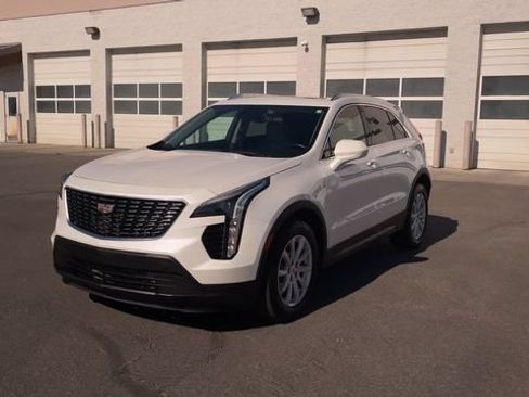Used 2023 Cadillac XT4 Luxury w/ Cold Weather Package AWD/4WD image 5