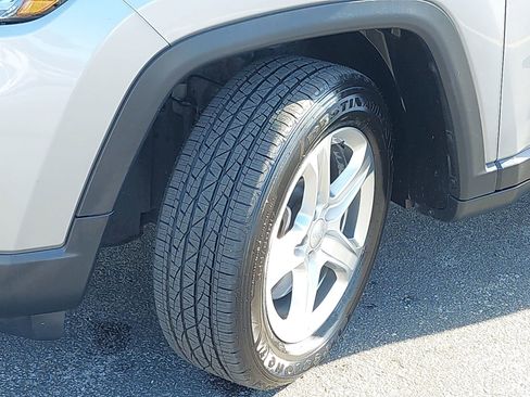 Used 2023 Jeep Compass Latitude image 31