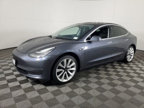 Used 2019 Tesla Model 3 Standard Range Plus image 8