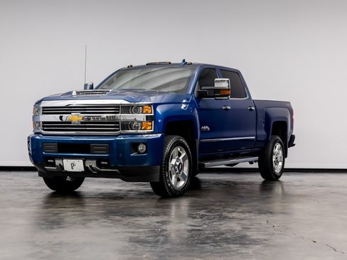 Used 2017 Chevrolet Silverado 2500 High Country w/ Duramax Plus Package AWD/4WD image 6