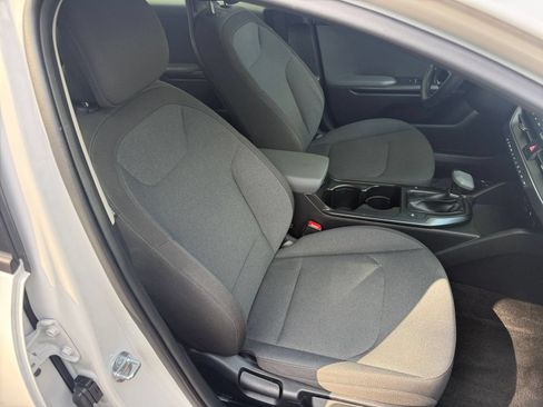 Used 2025 Kia K4 FWD image 34