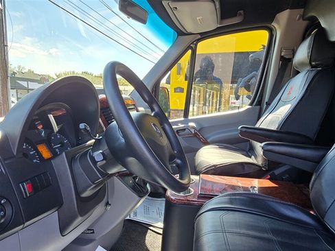 Used 2014 Mercedes-Benz Sprinter 2500 image 22