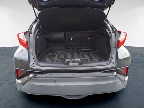 Used 2021 Toyota C-HR XLE FWD image 11