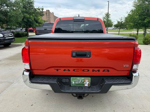 Used 2018 Toyota Tacoma SR5 RWD image 5