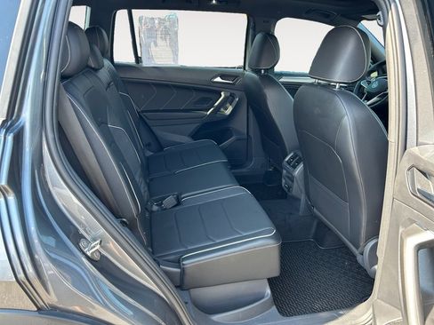 Used 2022 Volkswagen Tiguan SEL R-Line image 11