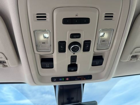 Used 2021 GMC Yukon Denali w/ Denali Premium Package AWD/4WD image 29