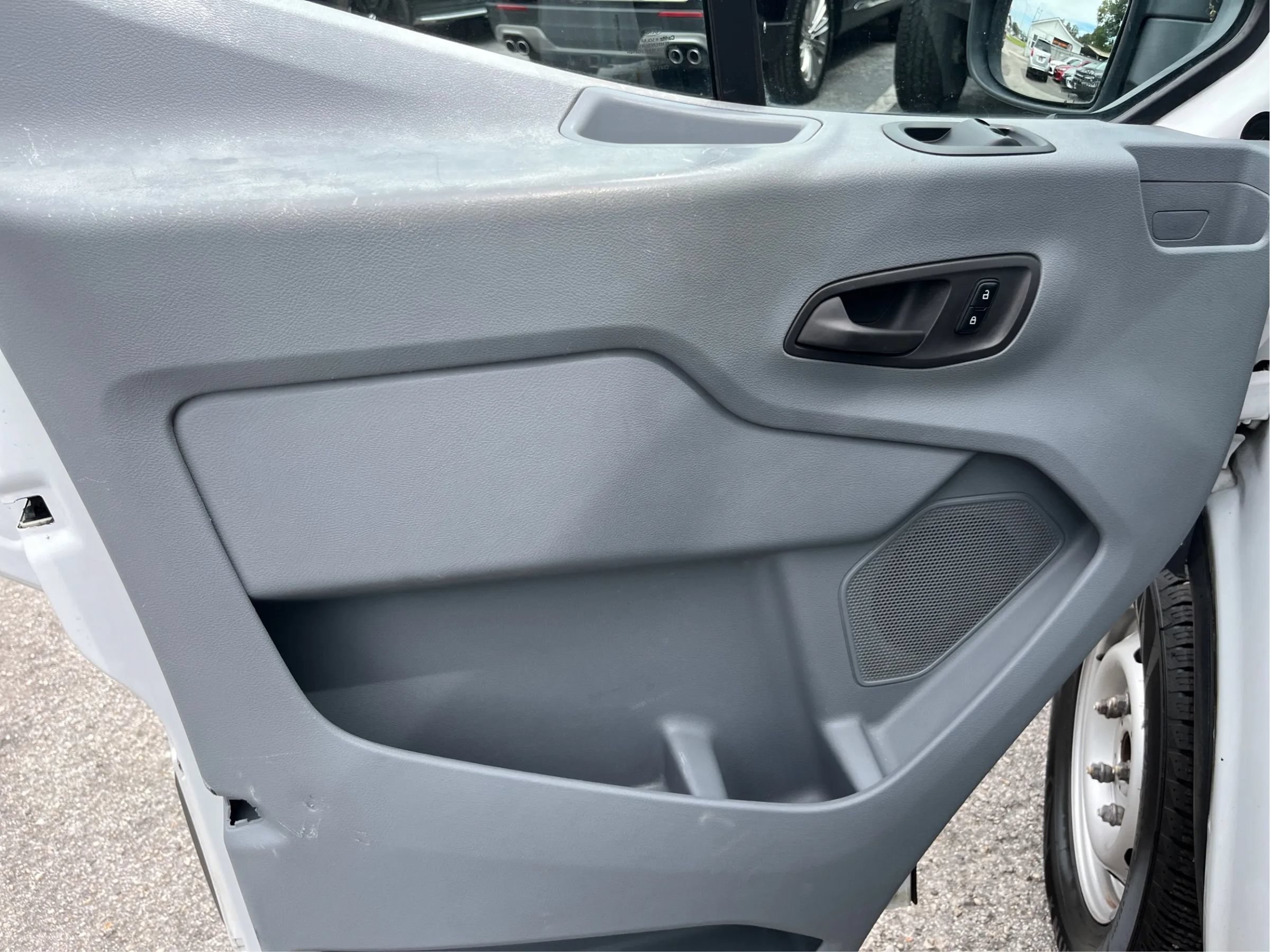 Used 2015 Ford Transit 250 148 Medium Roof RWD image 19