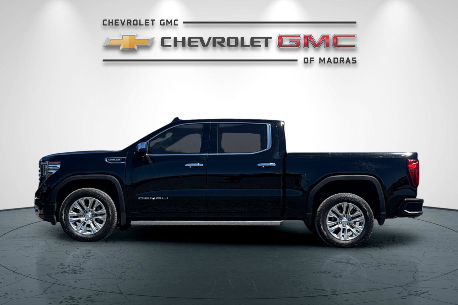 Used 2025 GMC Sierra 1500 Denali AWD/4WD image 6