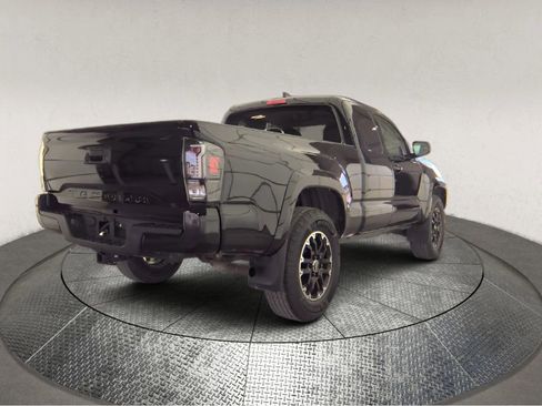 Used 2022 Toyota Tacoma SR image 2