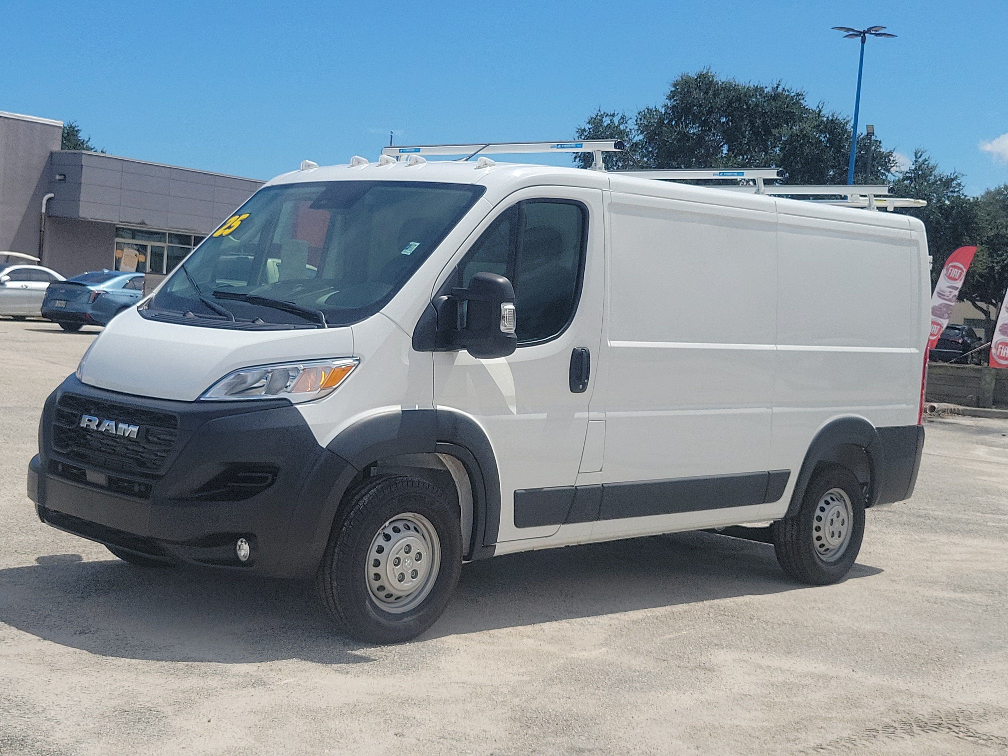 Used 2025 RAM ProMaster 2500 w/ Safety Group FWD image 2