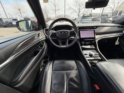 Used 2023 Jeep Grand Cherokee Overland w/ Luxury Tech Group IV image 18