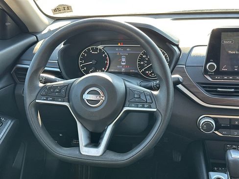 Used 2024 Nissan Altima 2.5 SV image 23