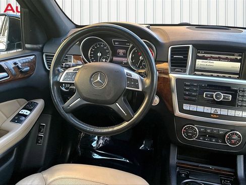 Used 2016 Mercedes-Benz GL 550 4MATIC image 8