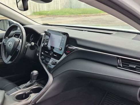 Used 2024 Toyota Camry SE w/ Convenience Package FWD image 19