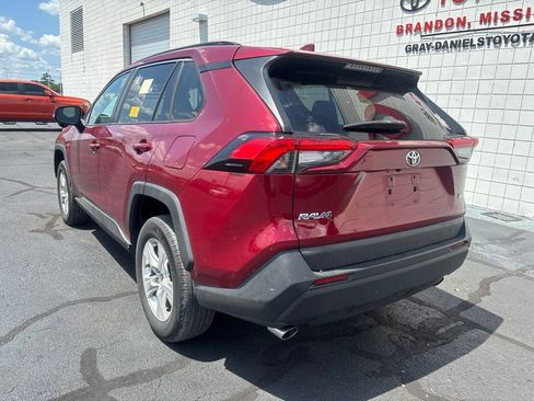 Used 2021 Toyota RAV4 XLE FWD image 5