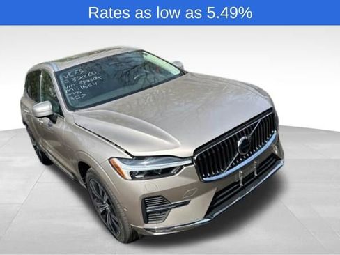 Used 2023 Volvo XC60 B5 Plus image 13