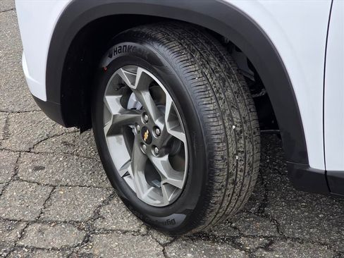 New 2026 Chevrolet Trax LT w/ Driver Confidence Package FWD image 22