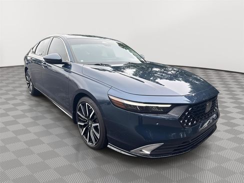 Used 2023 Honda Accord Touring image 4
