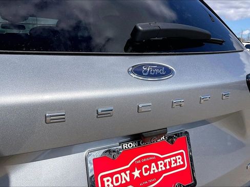 Used 2022 Ford Escape SE w/ SE Sport Appearance Package image 27