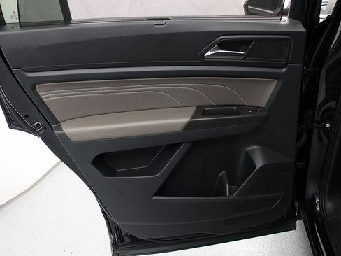 Used 2022 Volkswagen Atlas SEL R-Line image 27