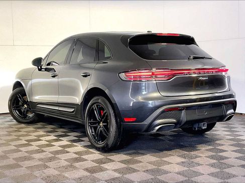 Certified 2024 Porsche Macan AWD/4WD image 3