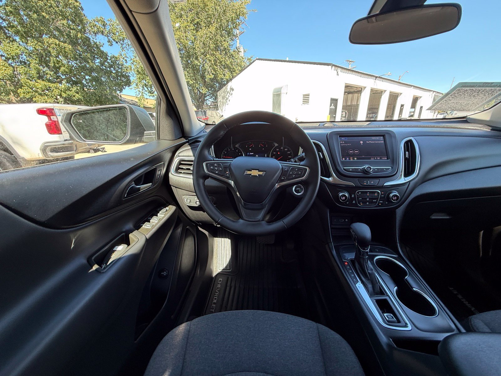 Used 2024 Chevrolet Equinox LT w/ LPO, Floor Liner Package FWD image 2